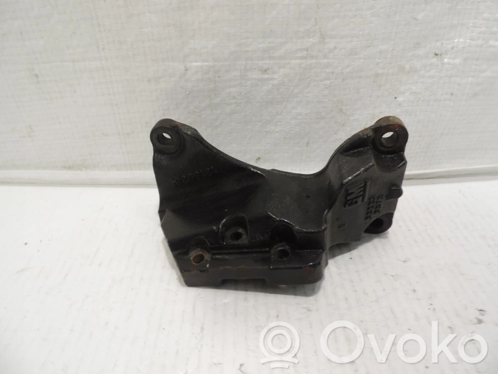 Opel Astra H Engine mounting bracket 