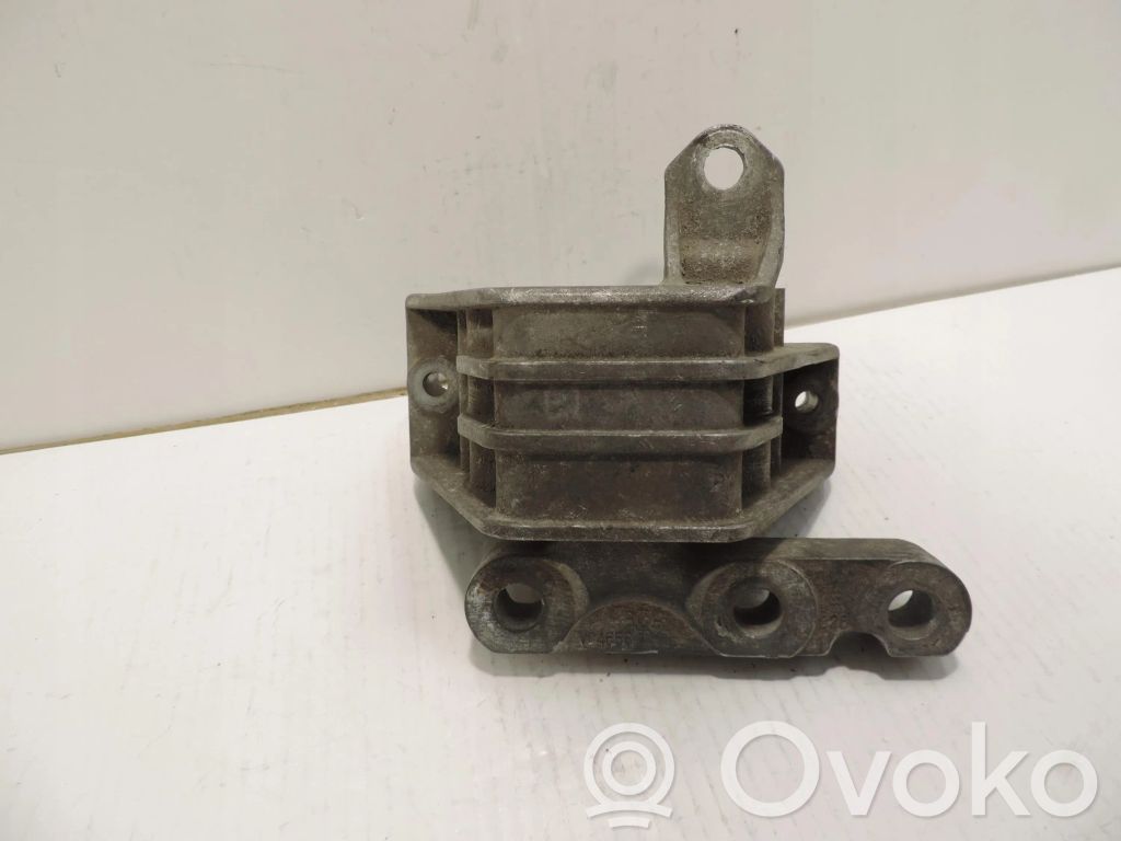 Engine mounting bracket   V04656