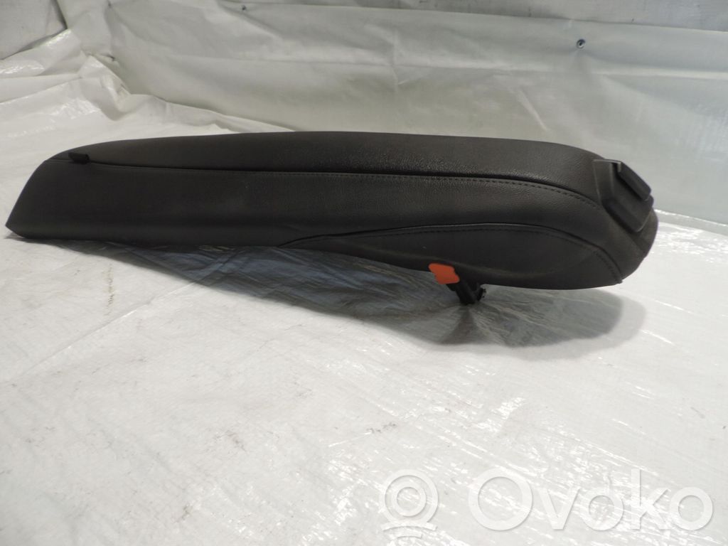 Opel Insignia A Moldura inferior lateral del asiento trasero 