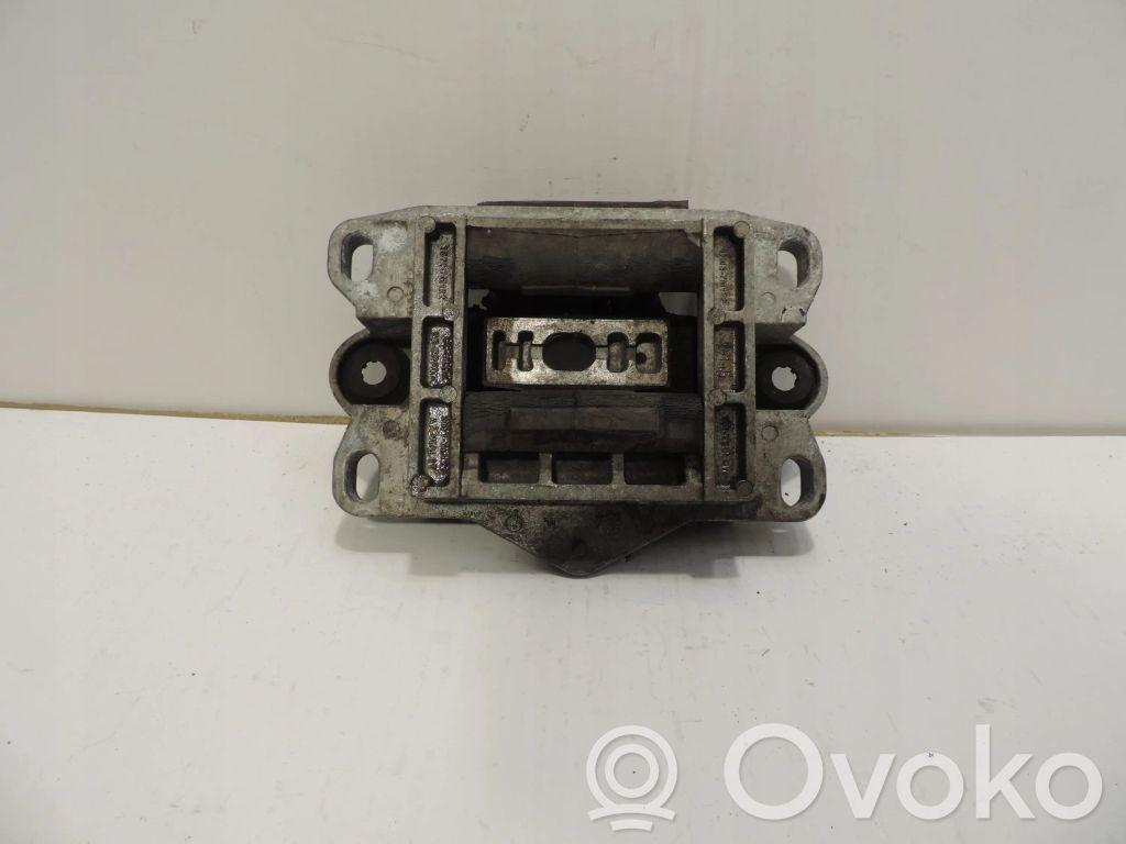 Ford Mondeo Mk III Gearbox mounting bracket 