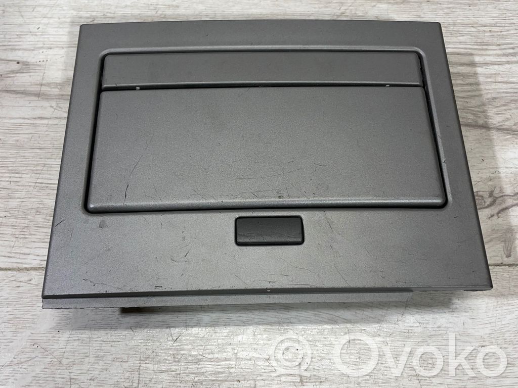 Rear seat light   7018903,311930000