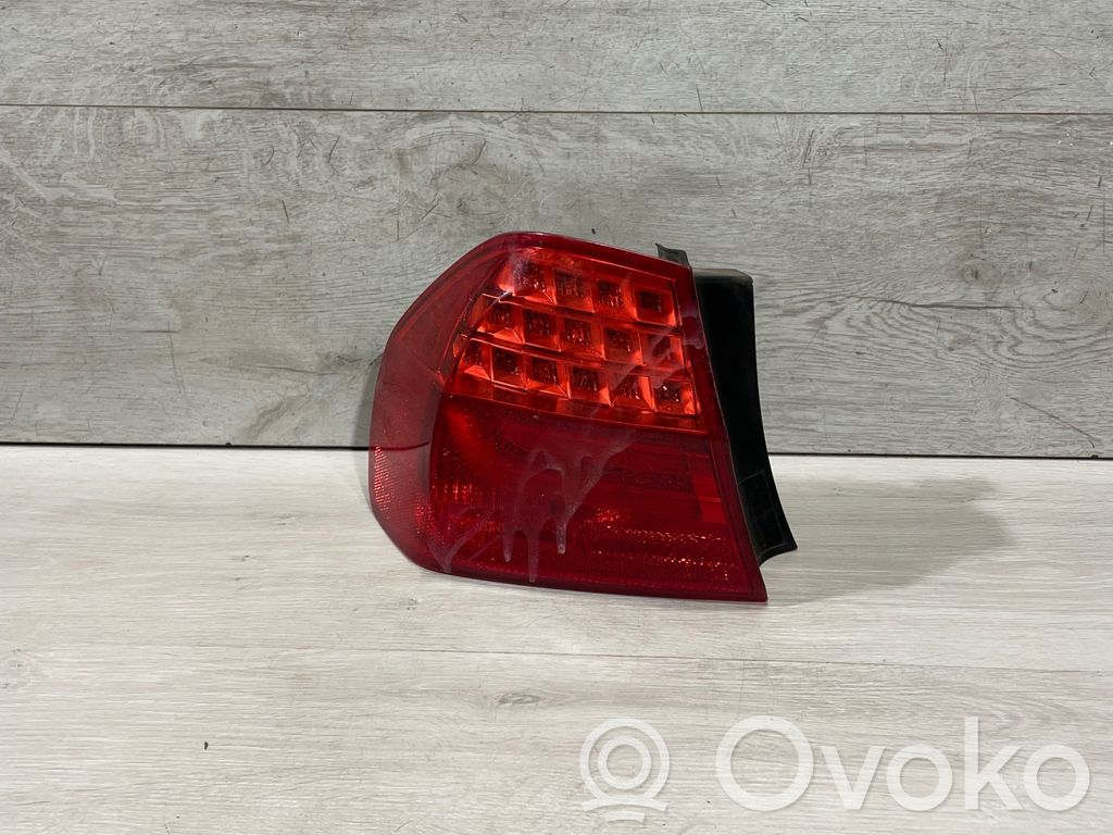 BMW 3 E90 E91 Aizmugurējais lukturis virsbūvē 