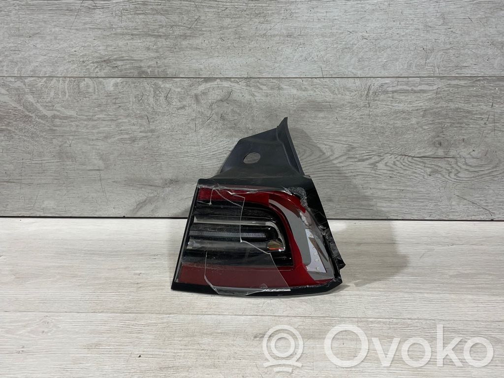 Tesla Model 3 Takavalot 