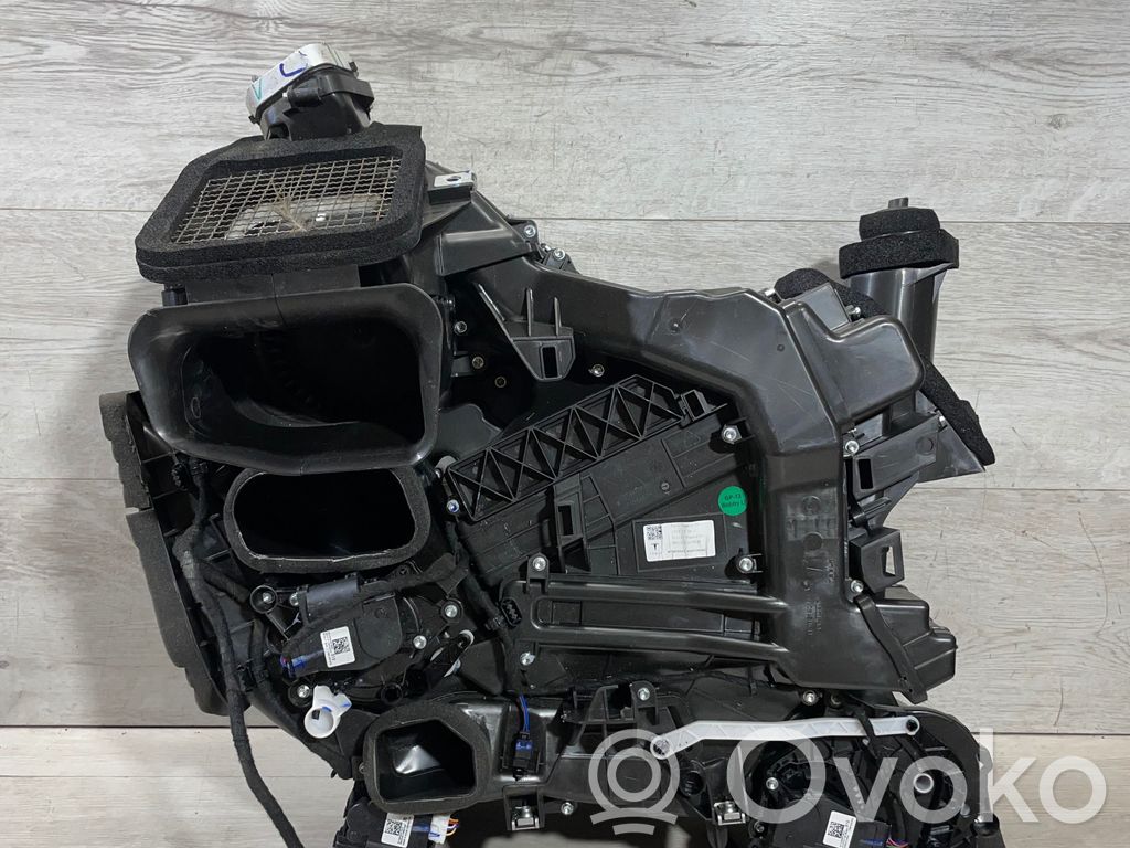 Tesla Model 3 Montaje de la caja de climatización interior 