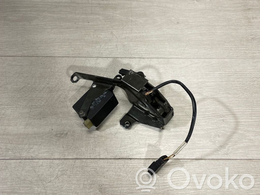 BMW 5 E39 Aizmugurējā pārsega slēdzene 