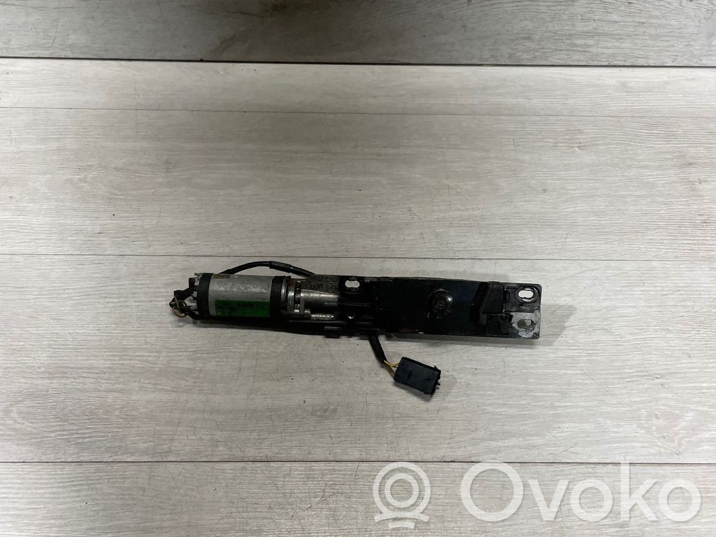 BMW 7 E38 Spynos varikliukas galinio dangčio 