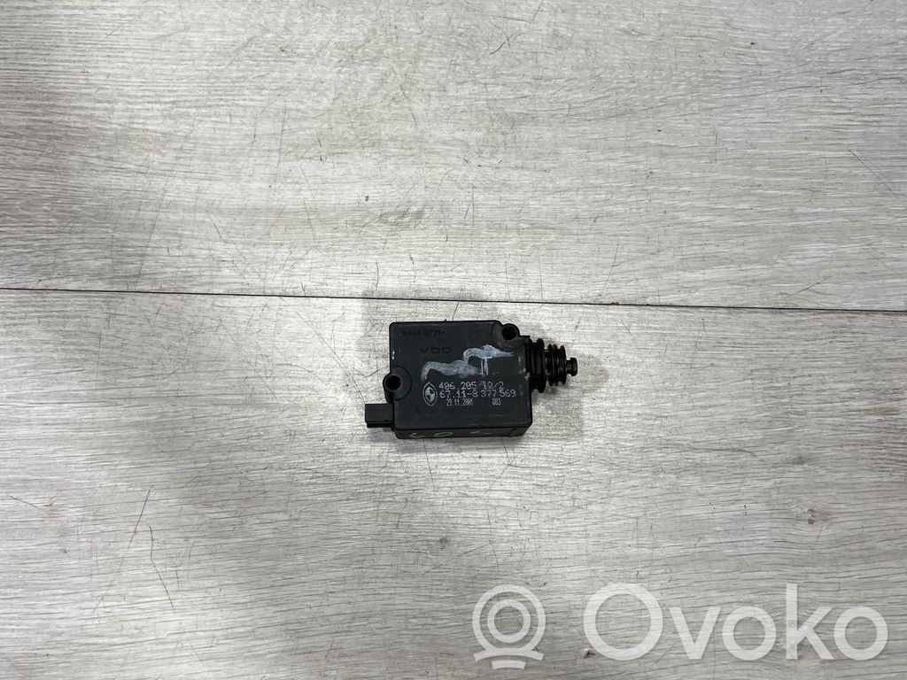 BMW 5 E39 Aizmugurējā pārsega slēdzenes motorīts 