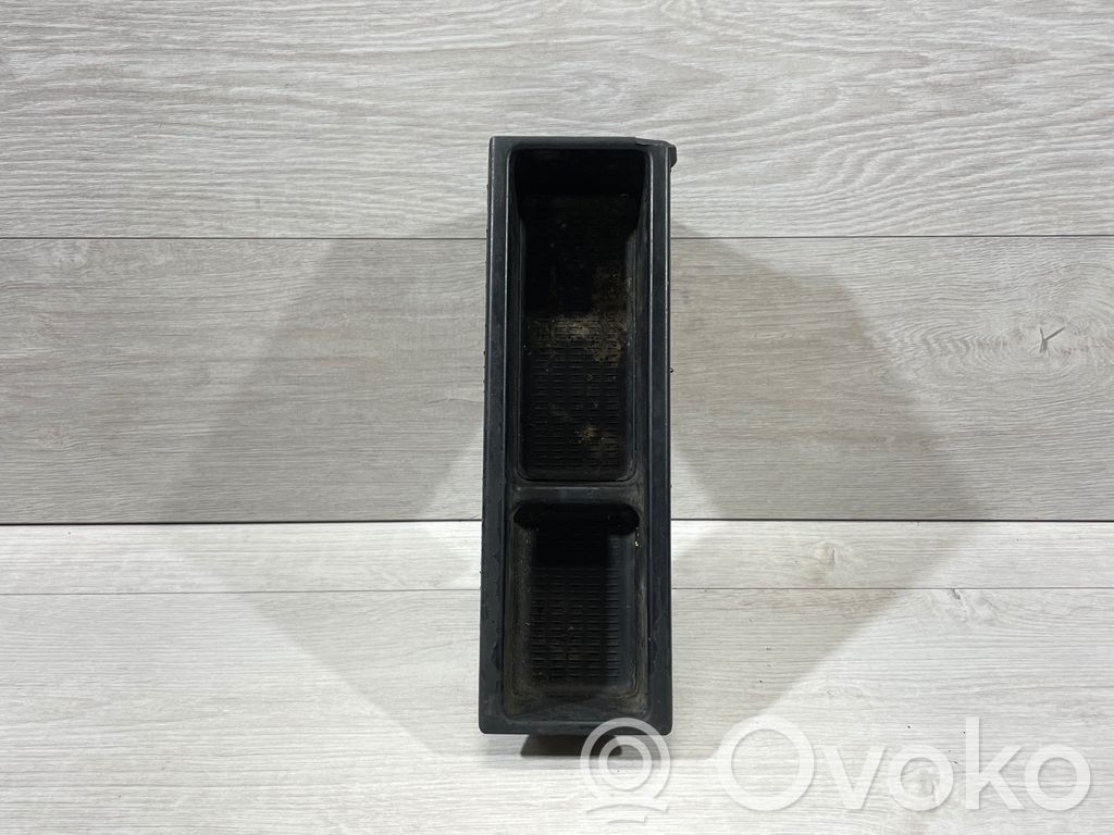 BMW 3 E46 Mantu nodalījums centrālā konsole 