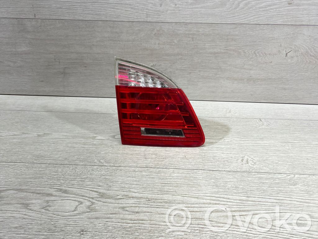 BMW 5 E60 E61 Aizmugurējais lukturis pārsegā 