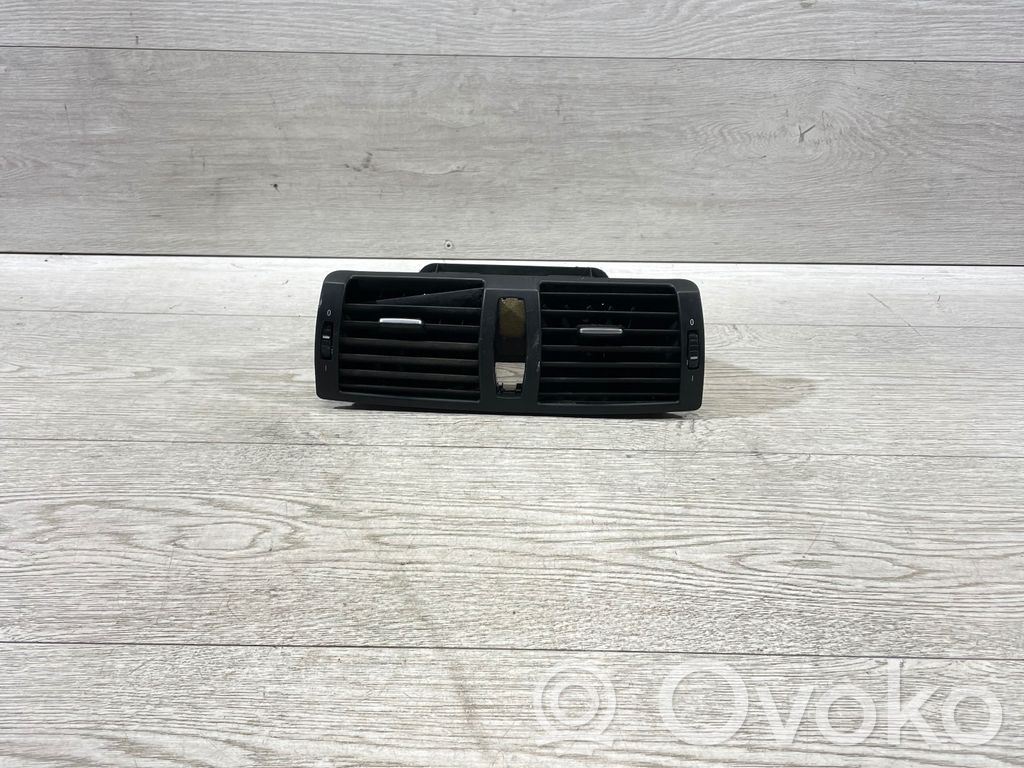 BMW 1 E81 E87 Centrinės oro grotelės 