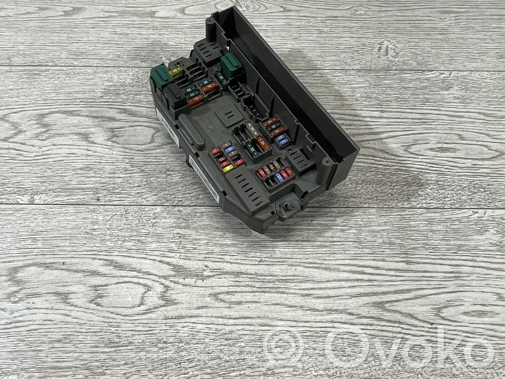 BMW X5 E70 Fuse module 