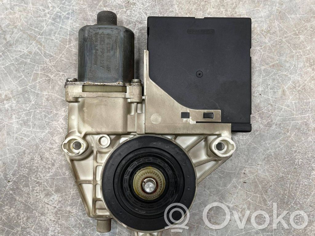 Volkswagen Tiguan Silnik regulatora szyby drzwi przednich 