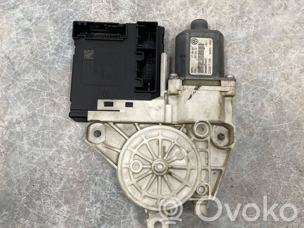 Volkswagen Tiguan Front door window regulator motor 