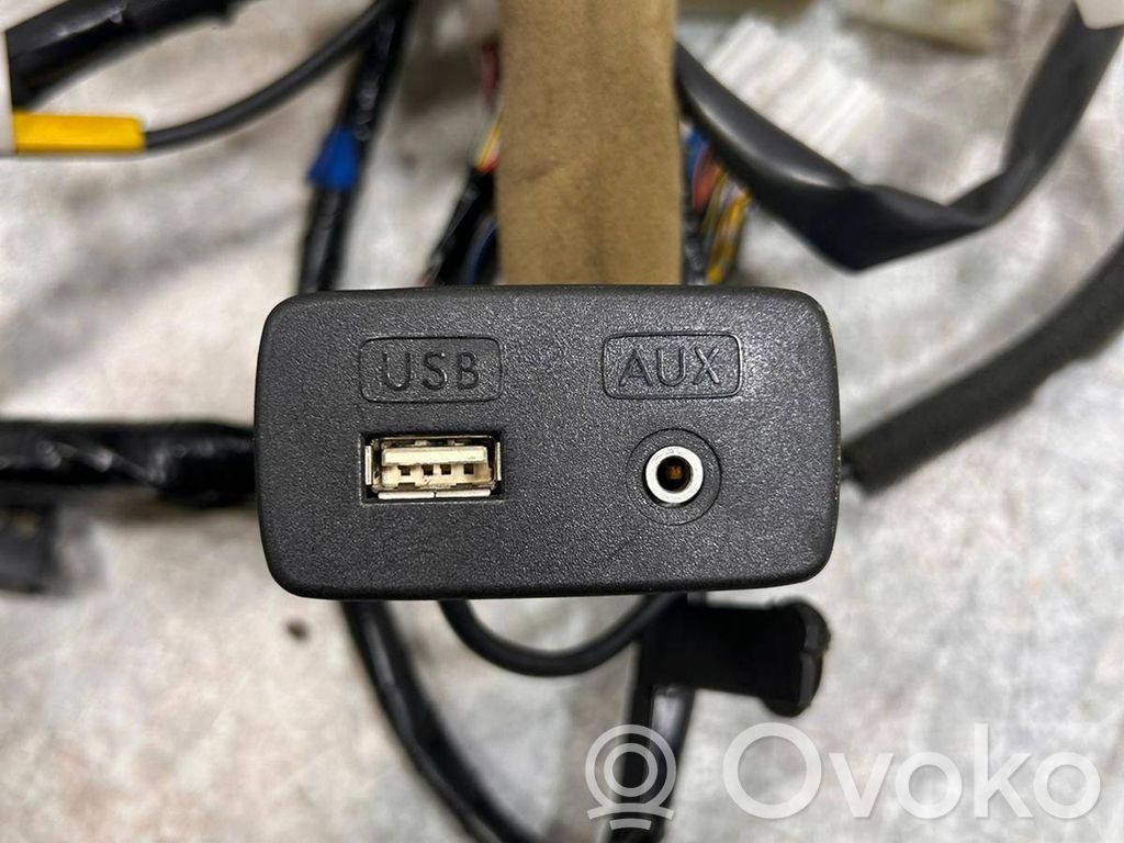Subaru Outback Enchufe conector USB 