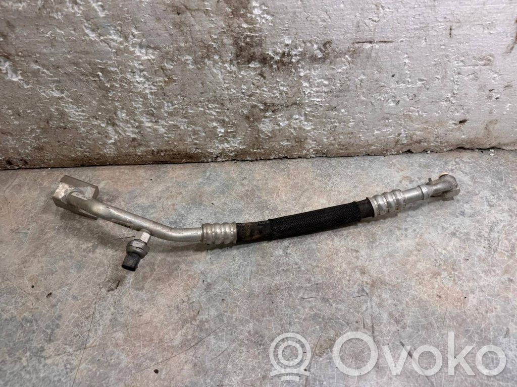 BMW i3 Ilmastointilaitteen putki (A/C) 