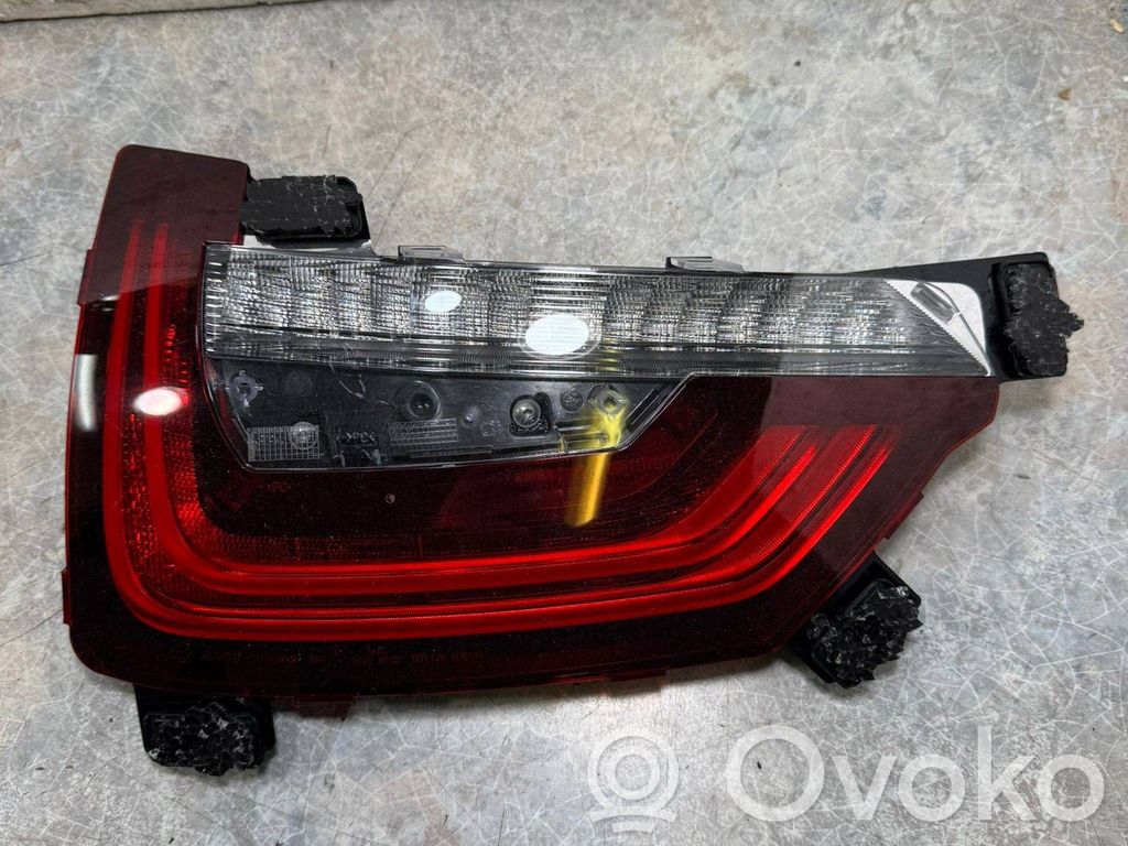 Tailgate rear/tail lights   7389605