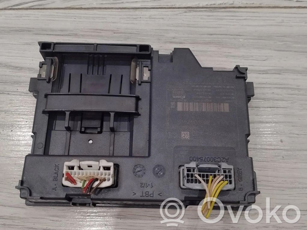 Renault Megane IV Ignition key card reader 