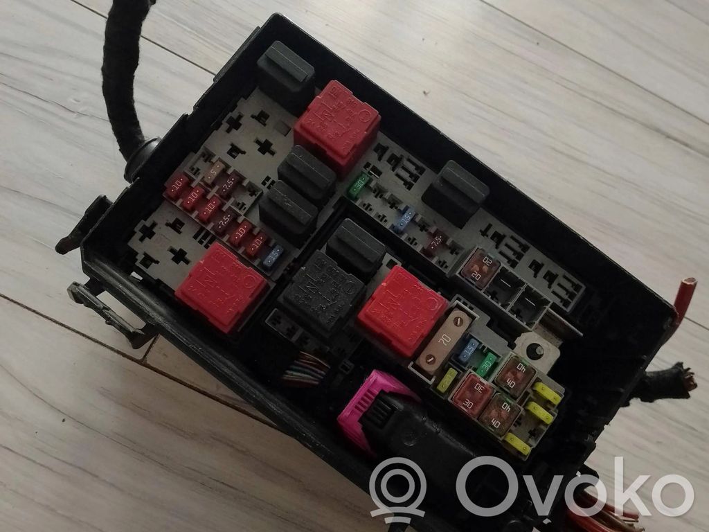 Opel Corsa D Juego de caja de fusibles 