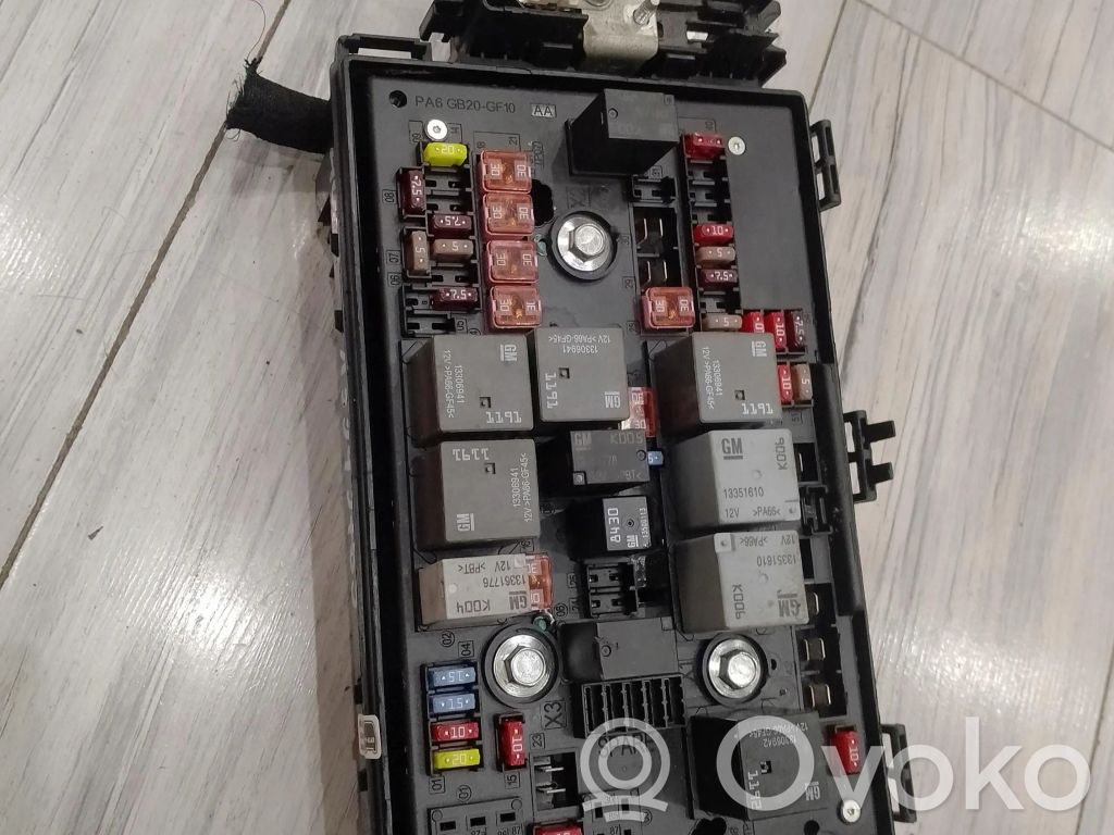 Opel Astra J Drošinātāju kaste (komplekts) 