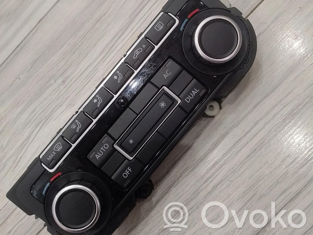 Volkswagen Golf VI Climate control unit 