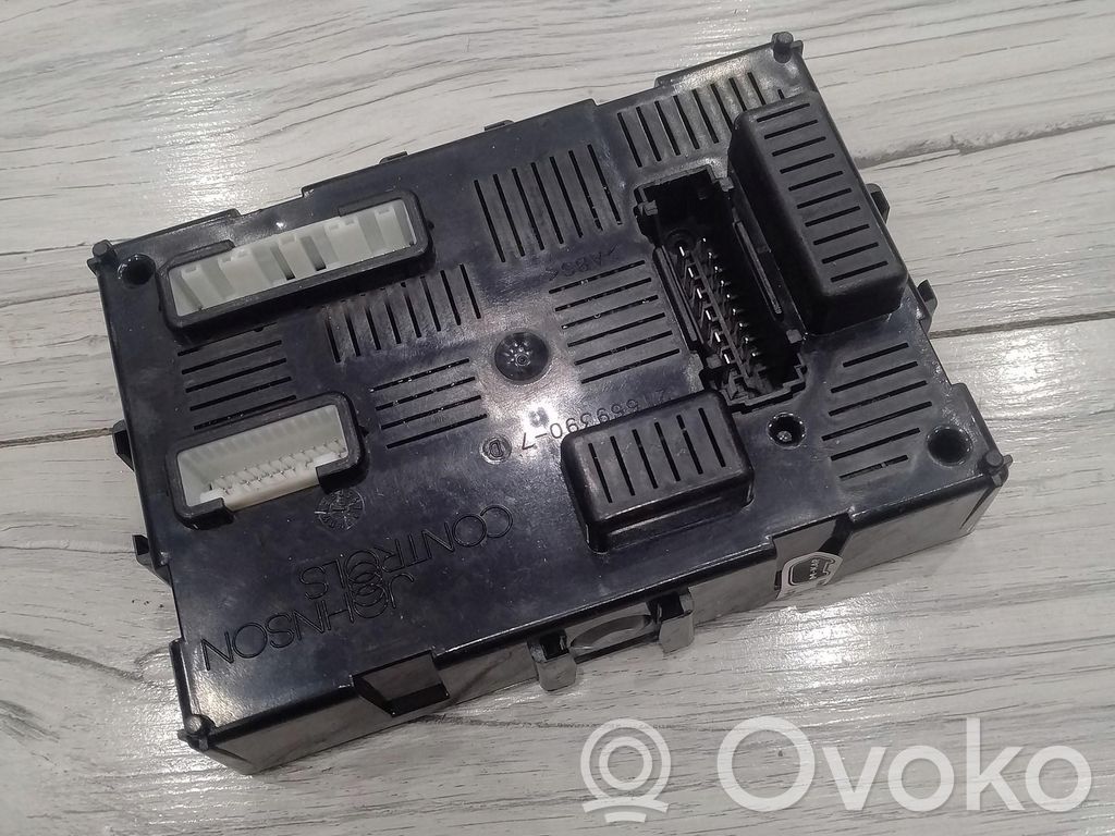 Renault Clio III Module confort 