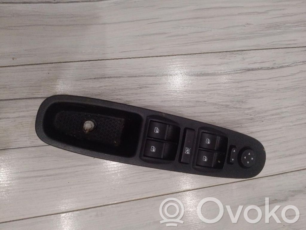 Lancia Ypsilon Electric window control switch 