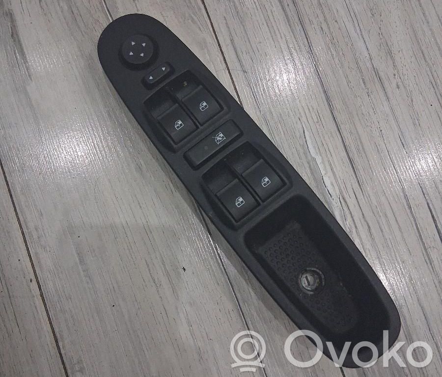 Lancia Ypsilon Electric window control switch 