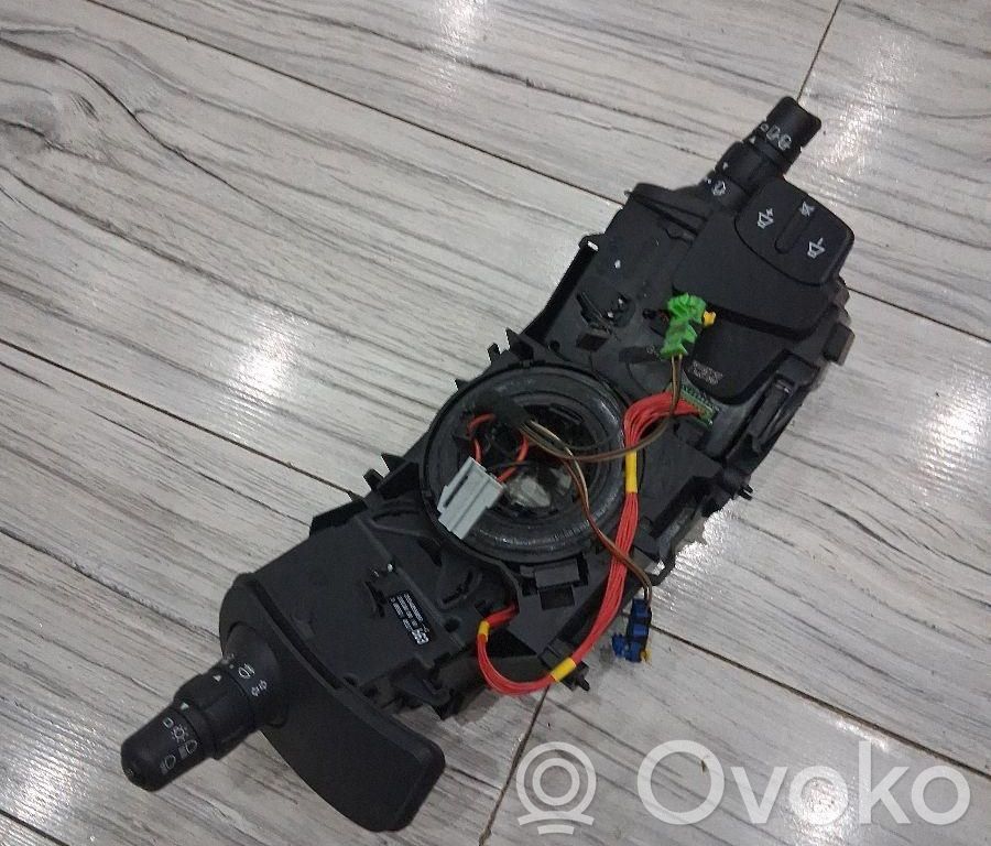 Renault Clio III Headlight wiper switch 