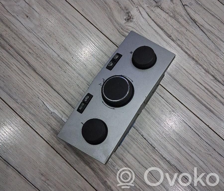 Opel Astra H Climate control unit 