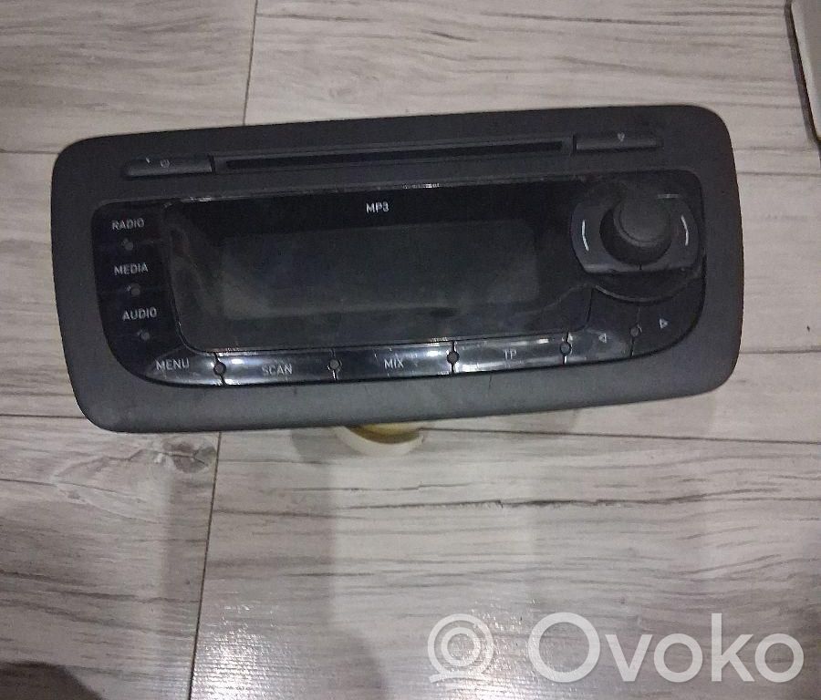 Seat Ibiza IV (6J,6P) Panel / Radioodtwarzacz CD/DVD/GPS 