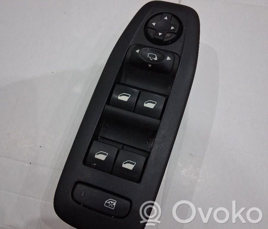 Peugeot 208 I Electric window control switch 