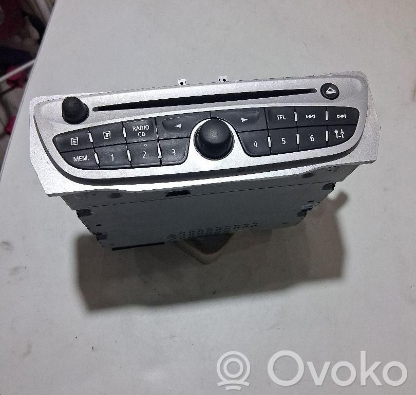 Renault Megane III Panel / Radioodtwarzacz CD/DVD/GPS 
