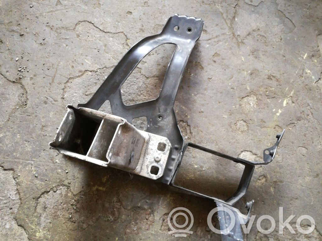 BMW 5 E60 E61 Priekinis laikiklis bamperio 