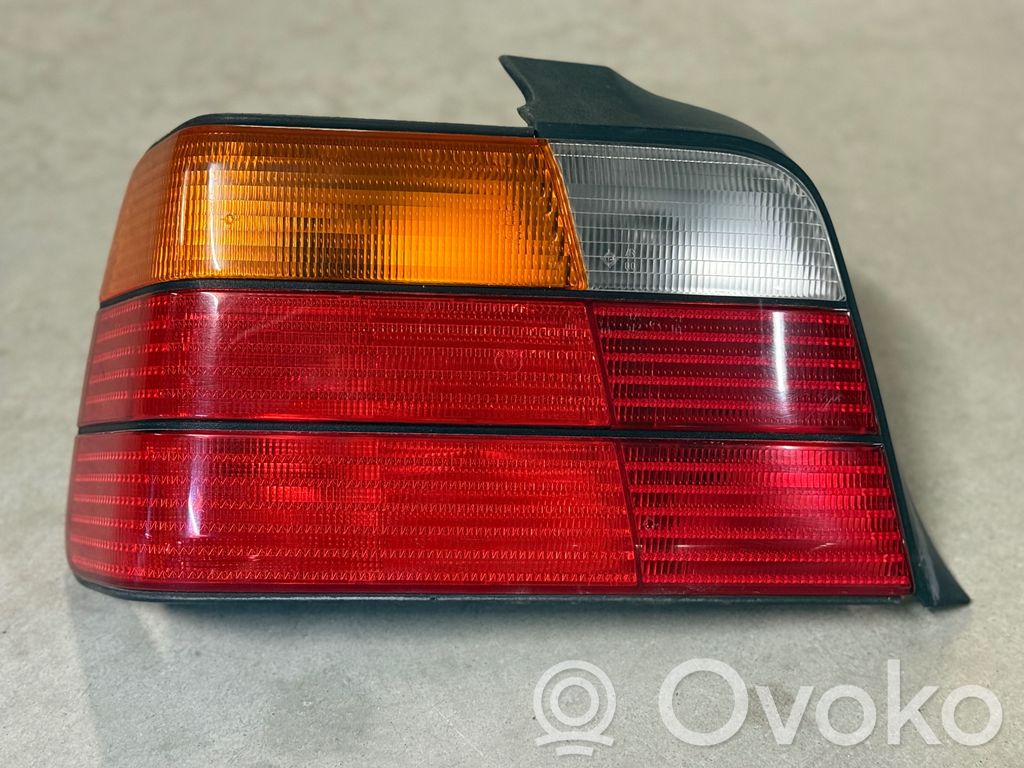 Rear/tail lights   1387045