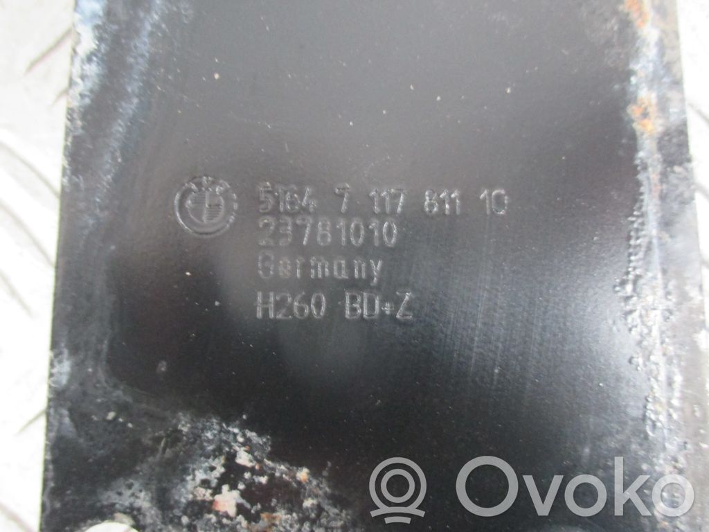 Jäähdyttimen kannatin   711781110