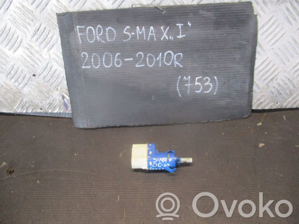 Brake pedal sensor switch