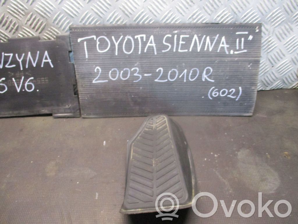 Toyota Avensis T250 Sēdekļu un durvju dekoratīvās apdares komplekts 