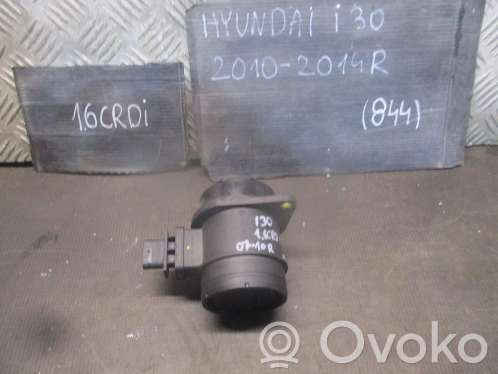 Hyundai i30 Przepływomierz masowy powietrza MAF 
