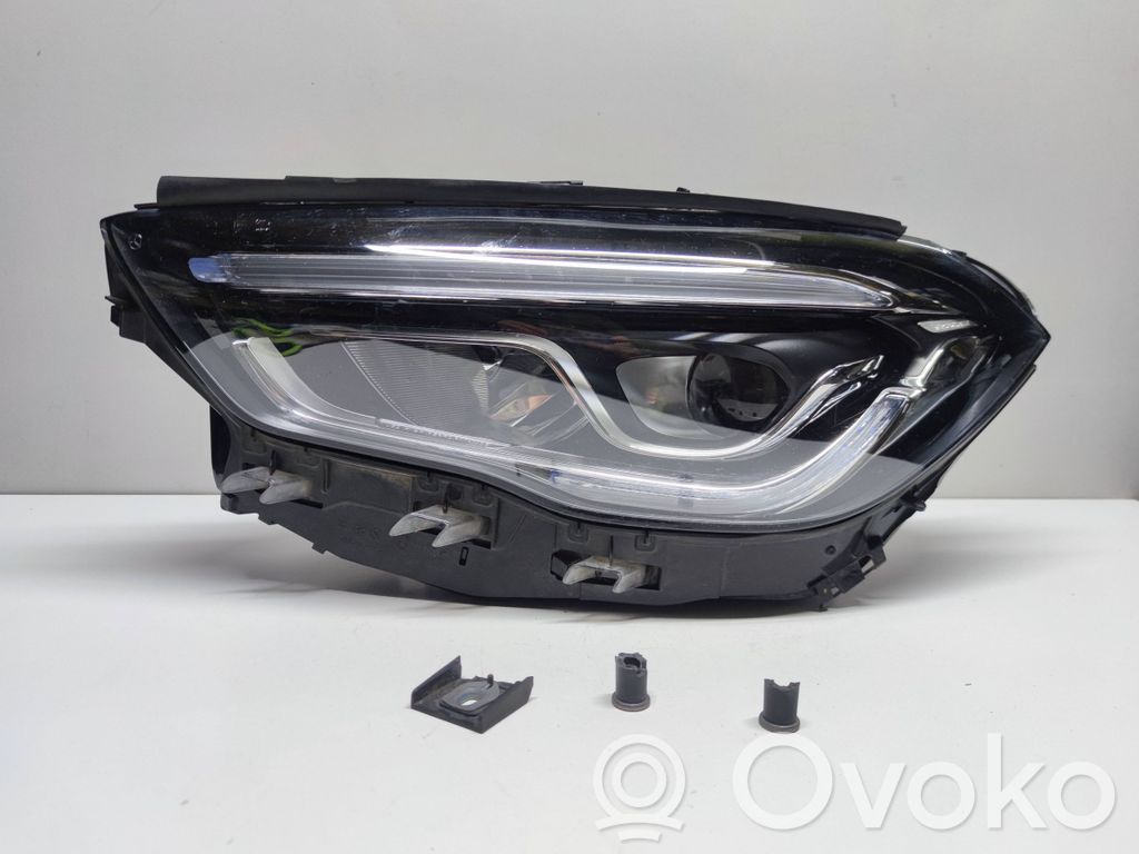 Mercedes-Benz GLA H247 Lampa przednia 