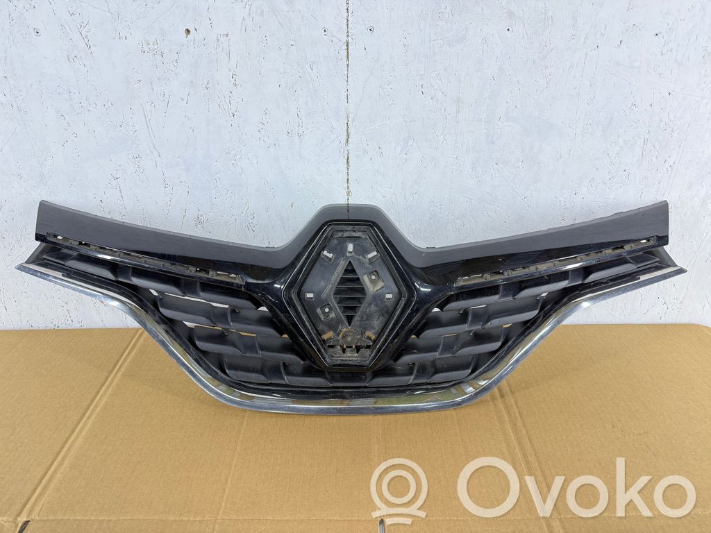 Renault Captur Etupuskurin ylempi jäähdytinsäleikkö 