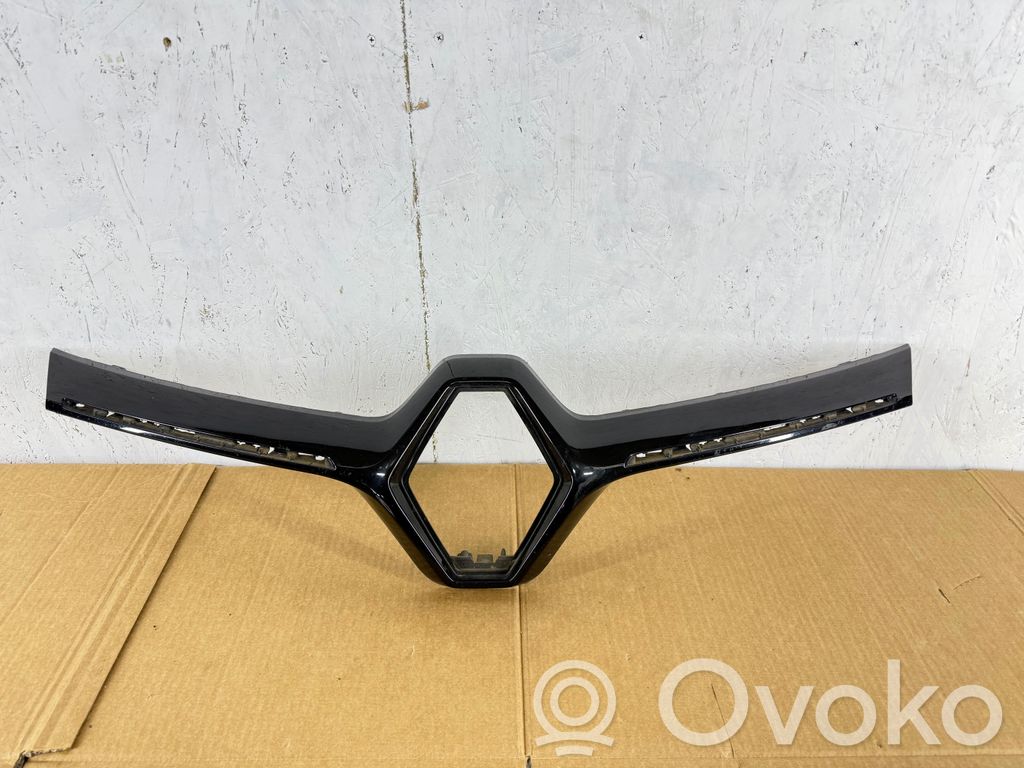 Renault Captur Front bumper upper radiator grill 