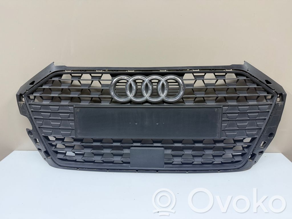 Audi A1 Etupuskurin ylempi jäähdytinsäleikkö 