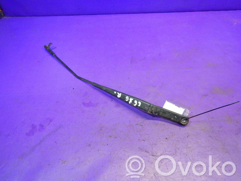 Volkswagen Jetta V Bras d'essuie-glace avant