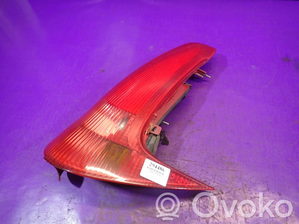 Peugeot 206 Aizmugurējais lukturis virsbūvē 