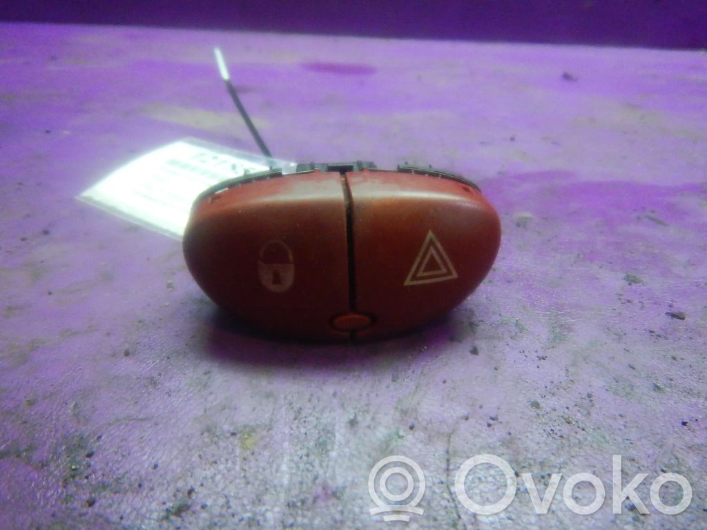 Peugeot 206 Hazard light switch 
