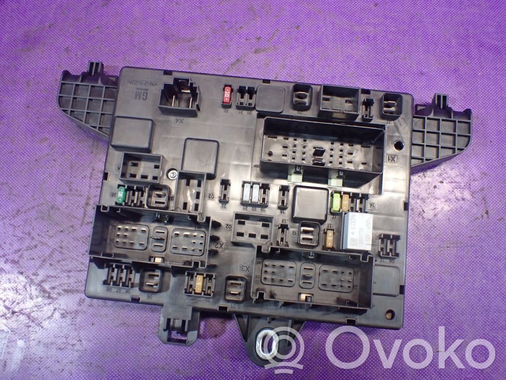 Opel Astra J Set scatola dei fusibili 