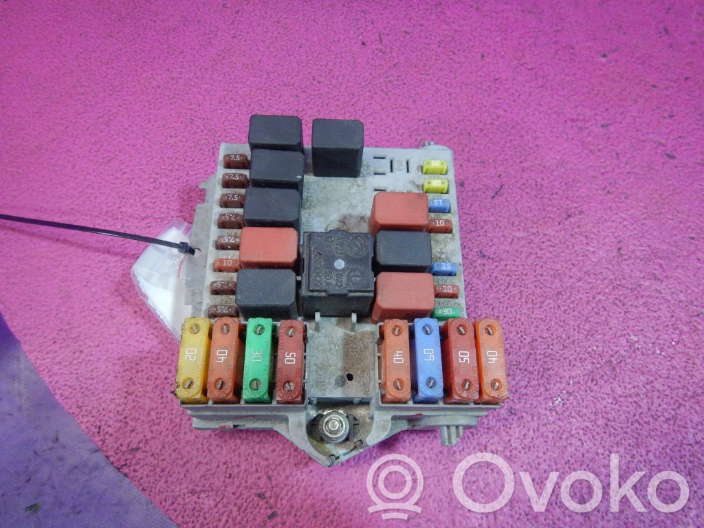 Fiat Bravo Juego de caja de fusibles 