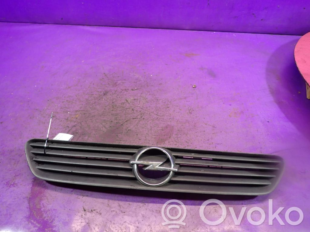 Opel Astra G Griglia superiore del radiatore paraurti anteriore