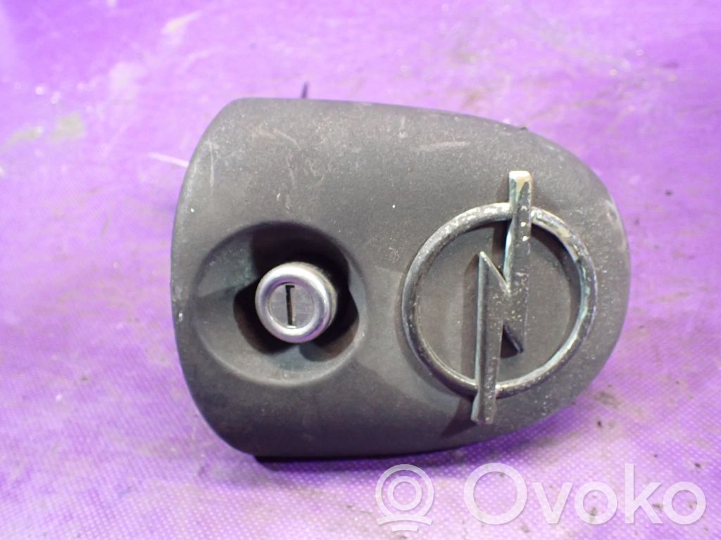 Opel Corsa B Schalter Drucktaster el. Heckklappe Kofferraumdeckel 