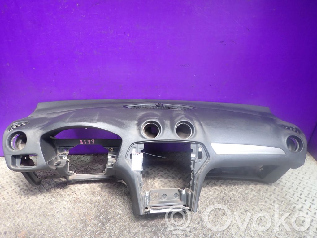 Ford Mondeo MK IV Dashboard 